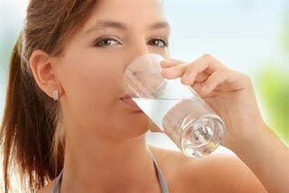 dzeramais ūdens uz diētas slinkiem